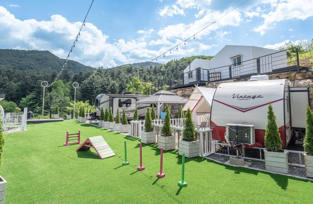Gapyeong Dongban84 Glamping&pool Villa