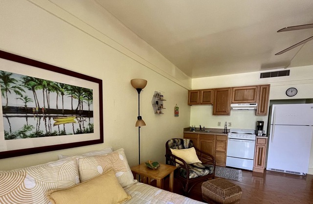 Garden Studio in the Heart of Hilo - Waiakea Villa