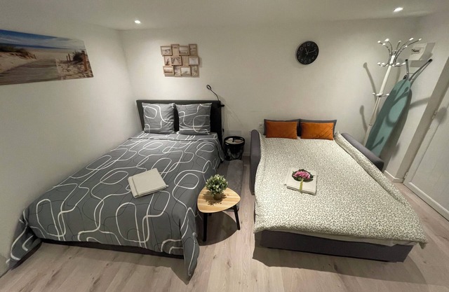 Garden, studio near Paris Roissy CDG Airport, Disneyland, Asterix, Exposition