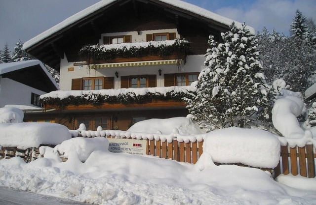 "Garden view" holiday flat with mountain view