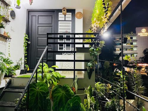 Garden view home stay for family near meitra hospital