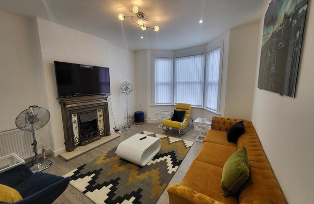 Garland Modern 4 Bedroom Central Apartment London