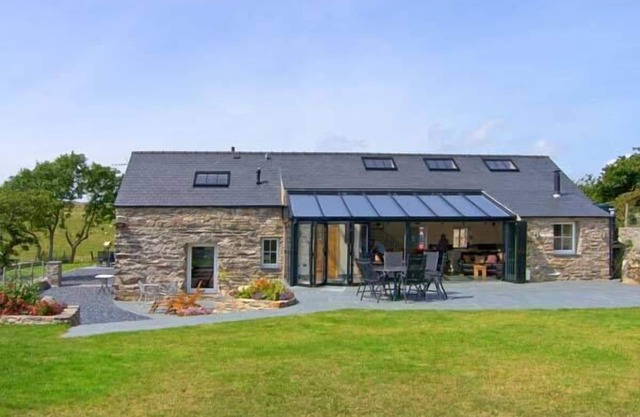 GARTH MORTHIN THE BARN, pet friendly, with open fire in Porthmadog