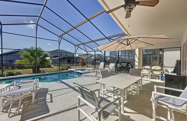 ⭐ ⭐ Gated Community | Modern | 4 Bed | 3 Bath | South Facing Large Pool Deck ⭐