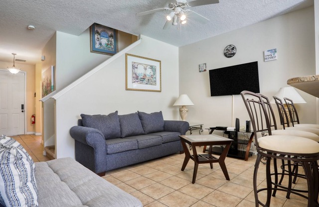Gated townhome with pool & playground - fast WiFi, W/D - snowbirds welcome