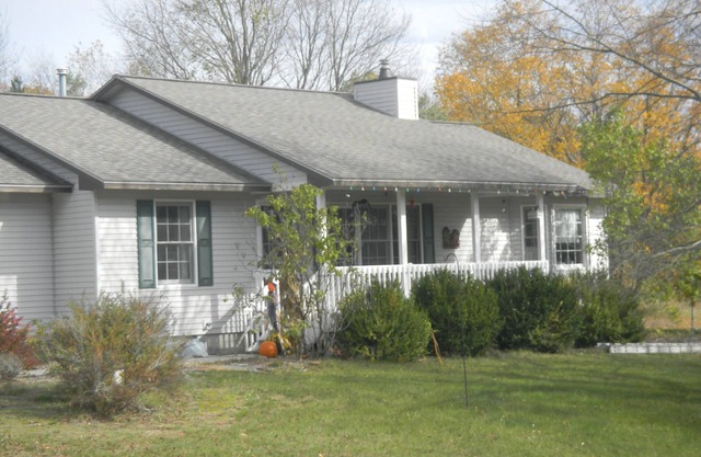 GatehouseBED and BREAKFAST one mile from Crystal Mountain Family SKI Resort