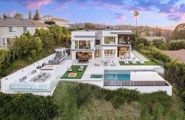 Gayle Villa - Stunning Modern Masterpiece with Breathtaking Views
