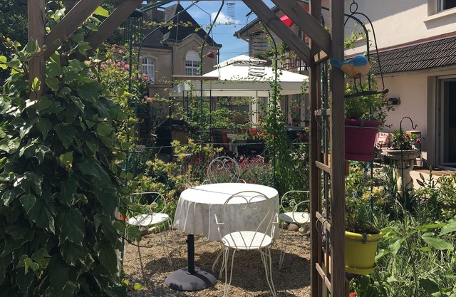 Gelinotte F1 furnished city center 400m from the Spa, Casino, garden, private parking