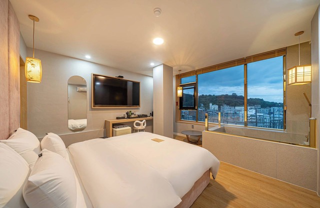 GEOJE-SI HOUND HOTEL JANGSEUNGPO