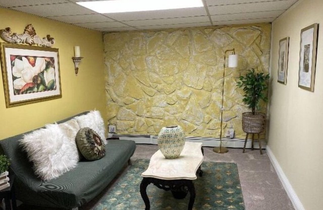 GEORGEOUS PRIVATE UNIT IN QUIET RESIDENTIAL NEIGHBORHOOD