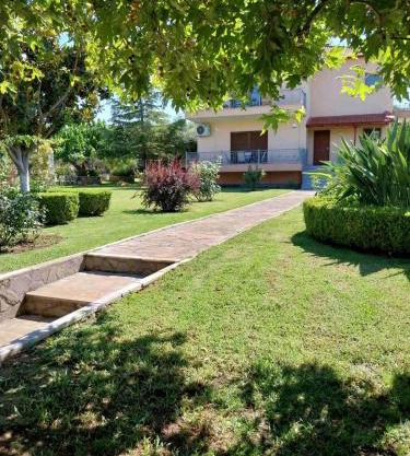 Georgias paradise villa and Garden