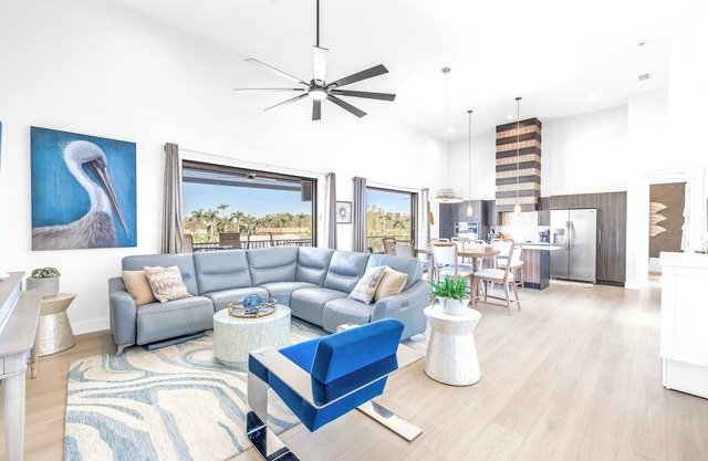 Gertrude's | Resort-like penthouse & pool, 500ft to private beach access and Siesta's whitest sand!
