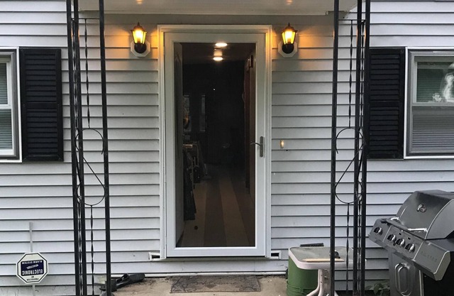 Get Away From the Hustle and Bustle by Relaxing at the Lake ! 3 Bedroom Ranch