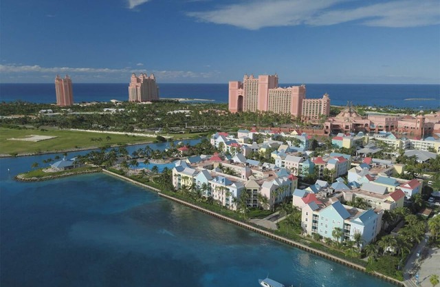 Getaway Resort on Paradise Island 12/16-12/23 w/free waterpark bracelets up to 4