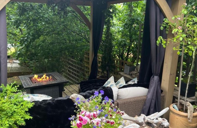 GETAWAY to SEAS THE DAY house hot tub pets bbq location location location