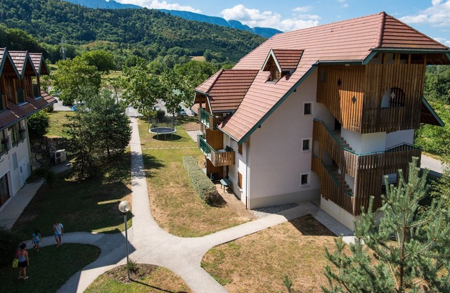 Giez | 2BR Alcove for 8 + 2 Pools On-Site!