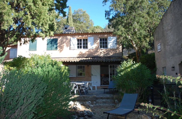 Gigaro - walking beach and large garden