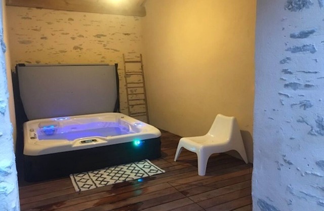 GITE 2 persons with SPA AND swimming pool