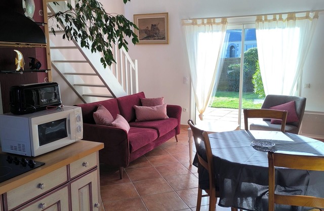 Gite Camélias, 3 stars, 700m from the beach, Portsall, Lampaul Ploudalmezeau