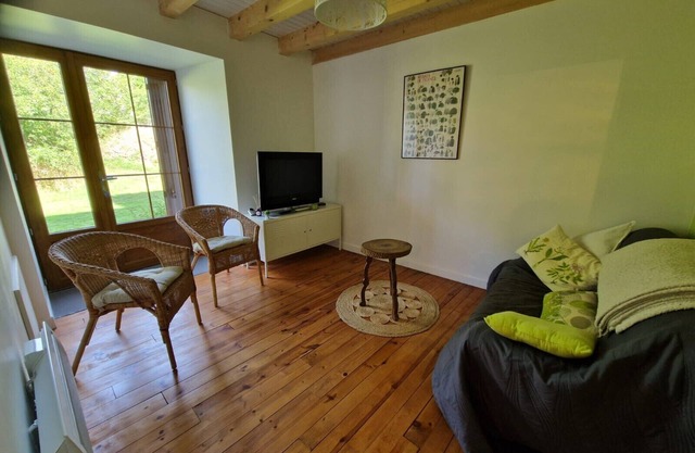 Gîte 'Chez Marie-Louise' with private terrace and shared garden