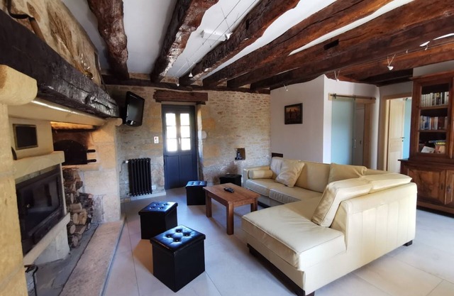 Gite Coly-Saint-Amand, 4 bedrooms, 8 persons