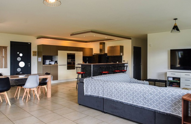 Gite des Fournels - Three Bedroom House, Sleeps 8