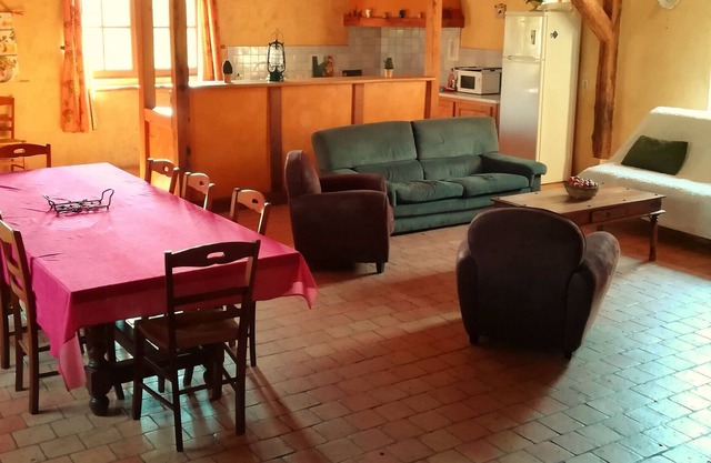Gite Fontenay-sur-Vègre, 5 bedrooms, 12 persons