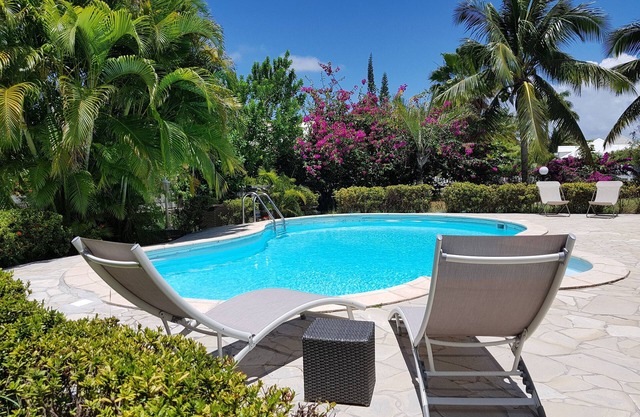 Gîte gwada mango T2 air-conditioned 150m from the beach, swimming pool, patio