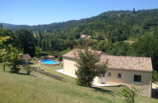 Gîte/HOLIDAY HOUSE with or without small CHALETS