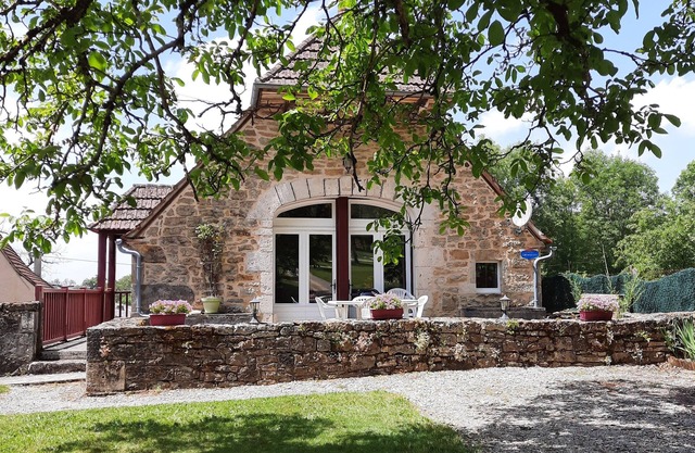 Gite LA GRANGE, in a quiet location close to Rocamadour, Padirac.