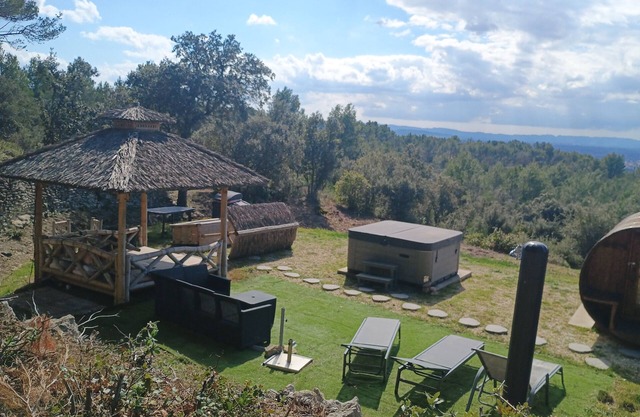 Gîte Lavande with swimming pool in the heart of Provence with a sensational view!