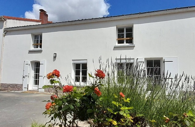 Gite O Pré'Vert, group gite in Le Poiré Sur Vie, Vendée. Accu-capable cottage
