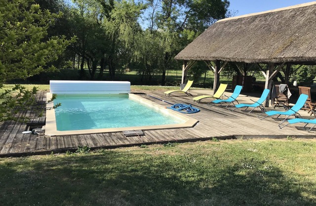 Gite Piscine Privée a la Campagne 10 min des Plages