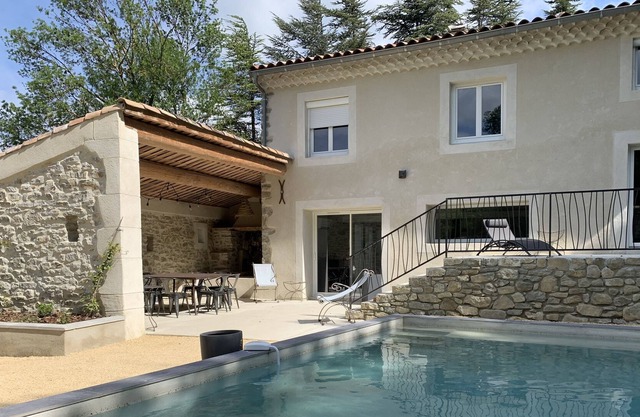 Gîte renovated, swimming pool, at the gateway to the Drôme provençale, near Saou