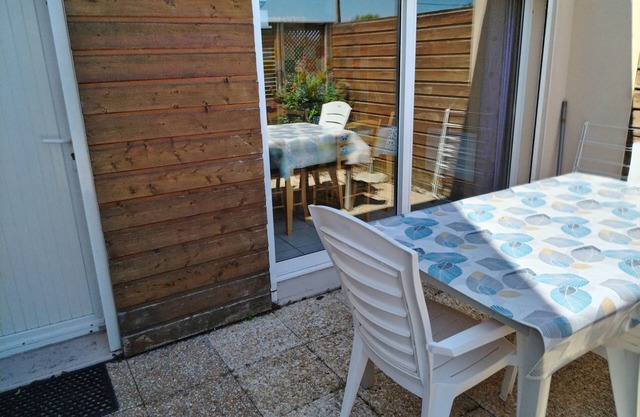 GITE SAINT COULOMB 800m beach