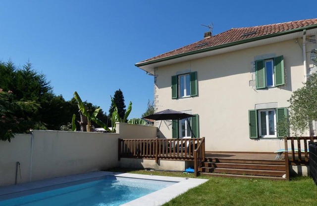 Gite Saint-Lon-les-Mines, 7 bedrooms, 15 persons