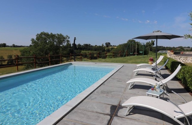 Gite Teissières-de-Cornet, 2 bedrooms, 4 persons