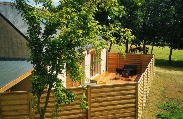 Gîte Trugarez, small renovated house. Situated in the green on the Pink Granite Coast