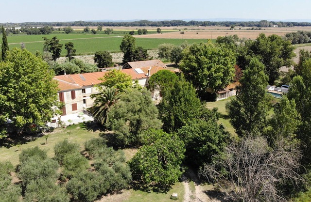 GITE WITH SHARED POOL IN THE CAMARGUE