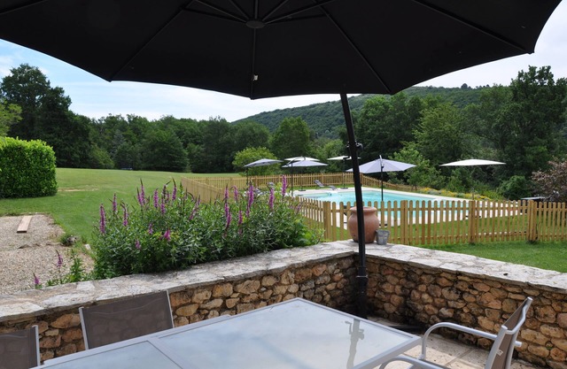 GITES LES 7 ROCHES 6 sleeps at EYZIES DE TAYAC