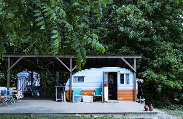 Glamping on 116 Acre Farm- Happy Camper