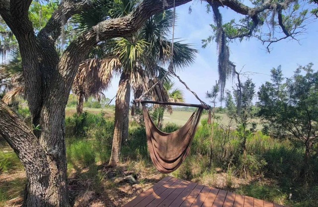 Glamping Tent getaway suite. Connect with Mother Nature, unplug, and unwind!