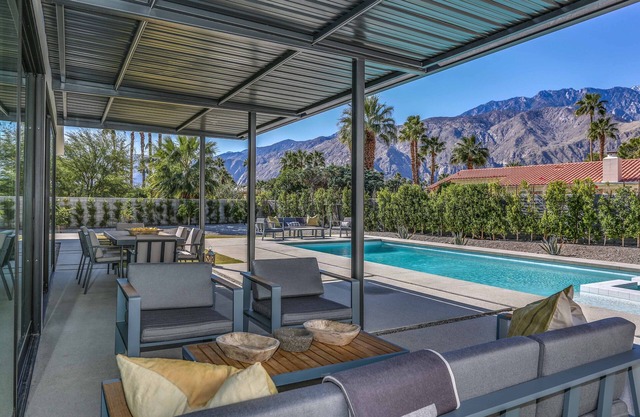 Glass House-5 Bedrooms 4 Bath Stunning Views