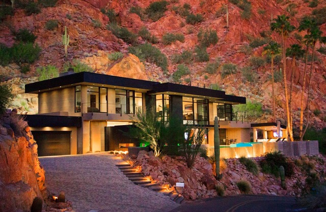 Glass Walls, Mountain Trails & Infinity Views—A Bold Retreat on Camelback