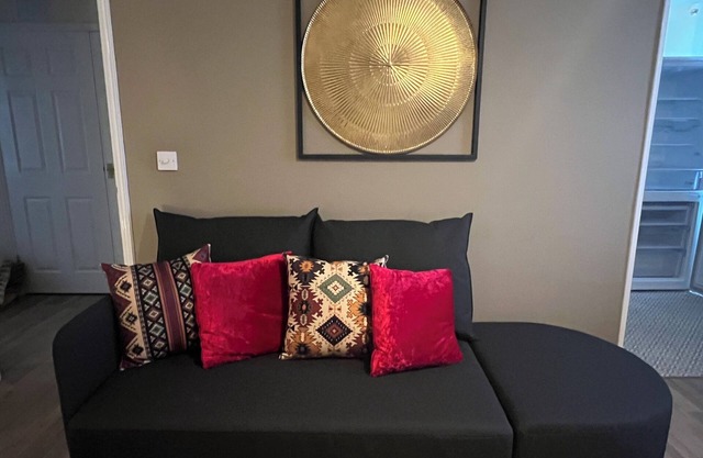 Glastonbury High Street Sanctuary- 2 Bedroom, Sleeps 4