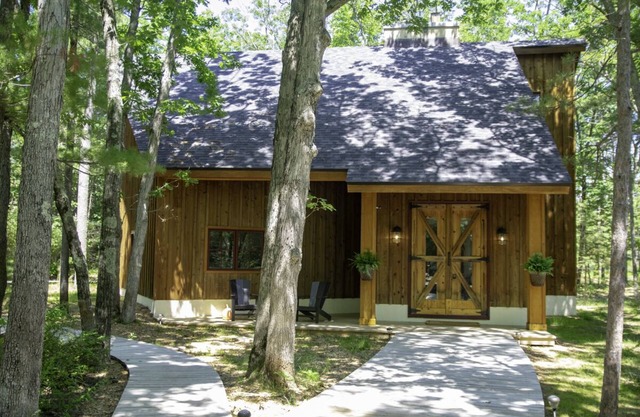 Glen Arbor Barnhouse on the Crystal River, short walk to town & Lake Michigan.