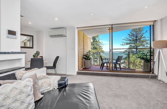 Glenelg Panorama Seaside Bliss with Jetty Views