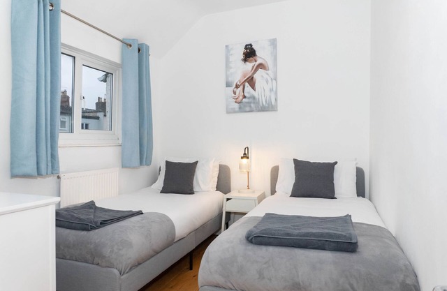 Glenfall Place - Cheltenham - 2 Bed Home - Sleeps 6