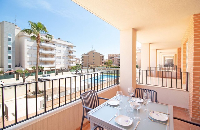 Global Properties: Apartment with pool and terrace in Canet beach