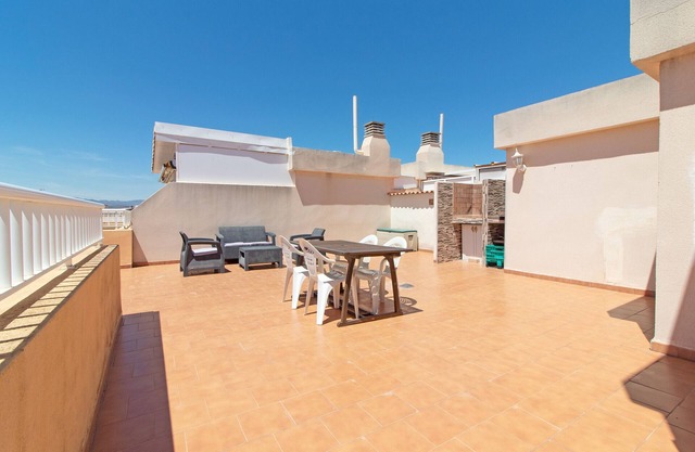 Global Properties: Apartment with 70 m² terrace and swimming pool in Canet d'en Berenguer